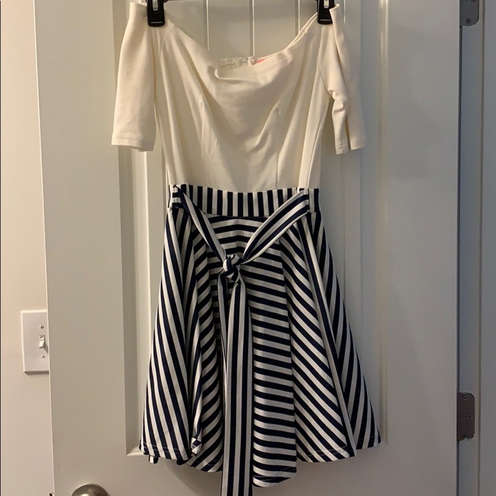 Off-shoulder strapless blue & white skater dress